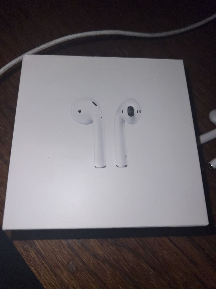 Airpods 2 бу в хорошем состоянии оригинал