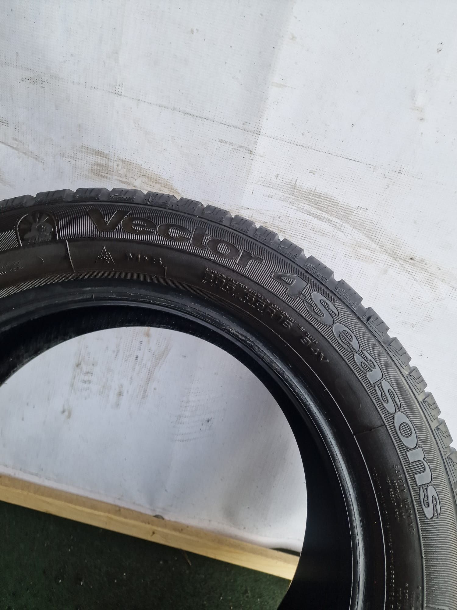 Opony Całoroczne 205/55/16 Goodyear Para 7.8mm