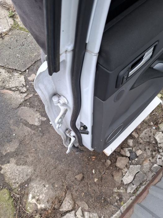 FORD KUGA MK1 Drzwi prawy tył prawe TYLNE B8 wlkp igła białą perła