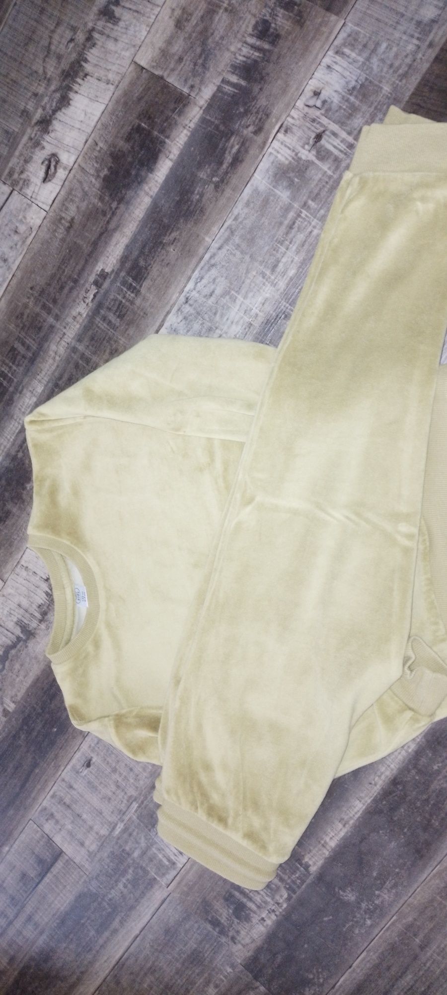 Dres welurowy r 122