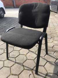 Cadeiras Almofadadas, em tecido preto estufado.