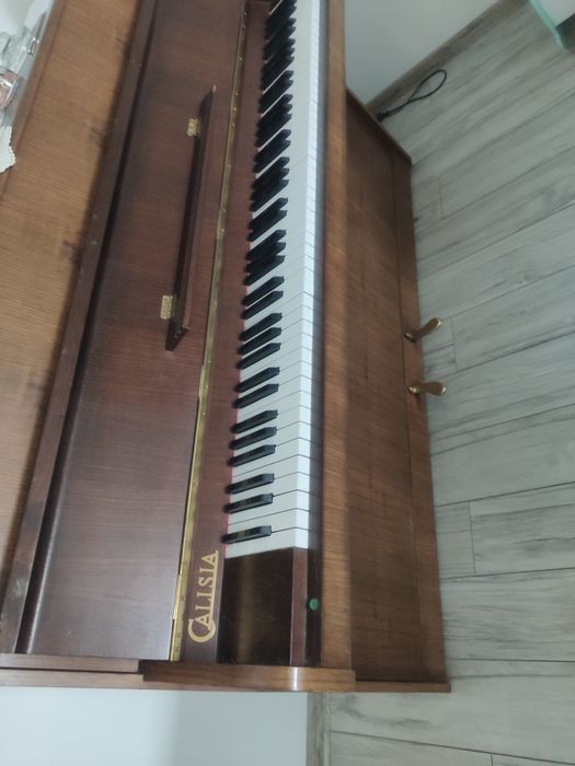 Pianino Calisia używane w dobrym stanie