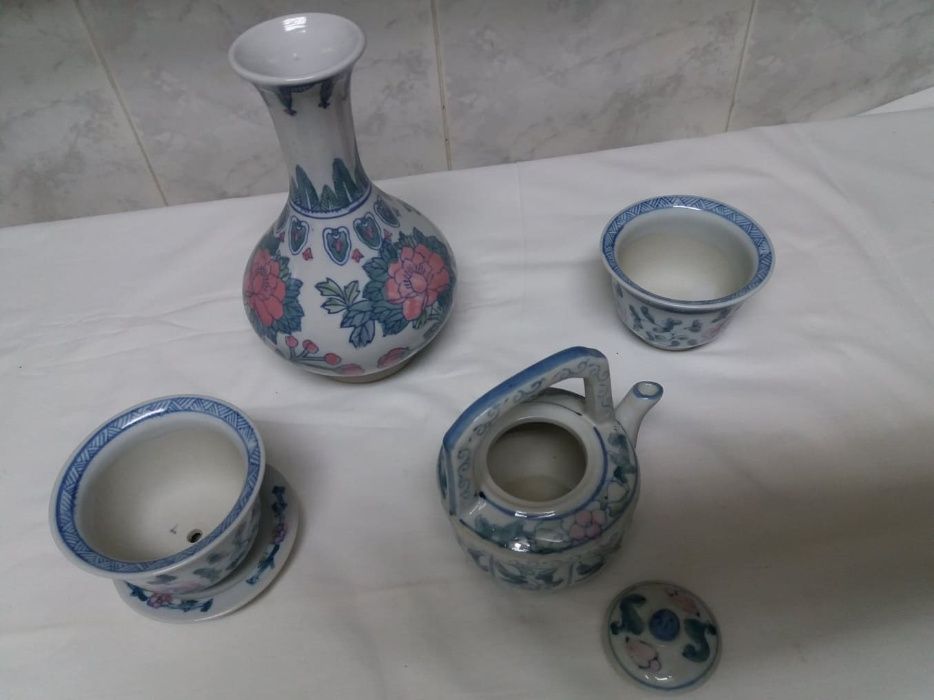 Conjunto de loiça decorativa pintada na china