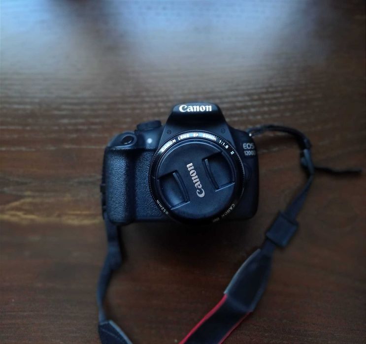 Máquina Reflex Canon EOS 1200D + 2 Objetivas Canon