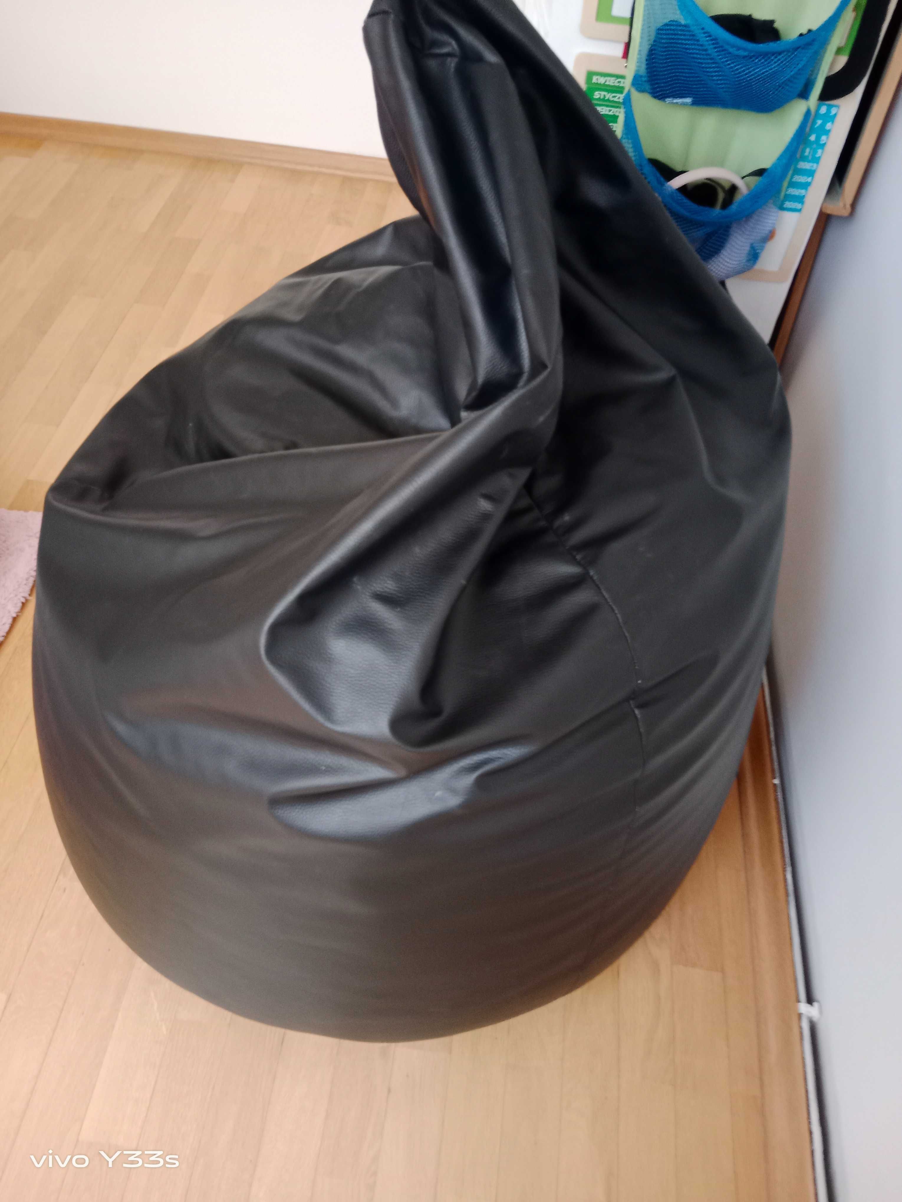 Duża pufa w kolorze czarnym