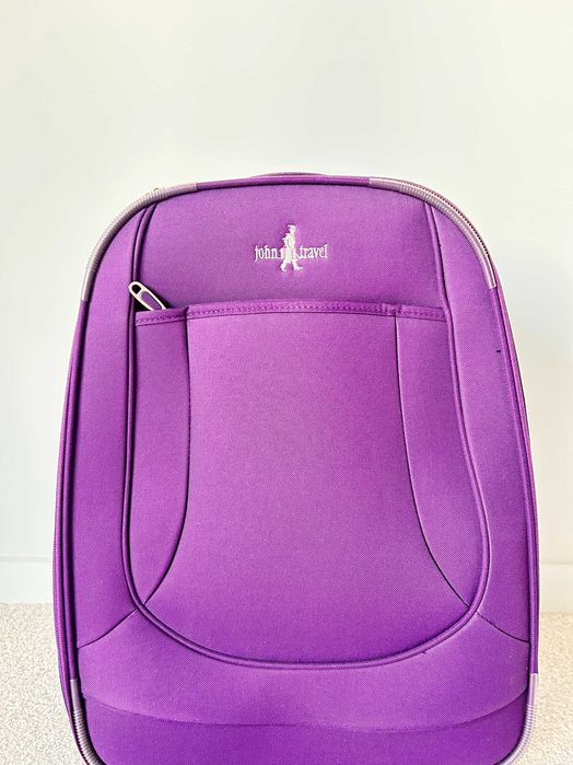 Mala de viagem com rodas lilás