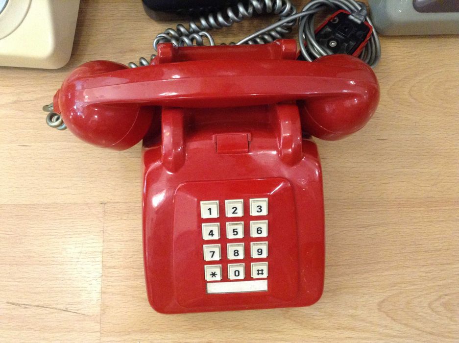 Telefone teclas Vermelho 50 € -Telefone creme de discar 18 € -Original
