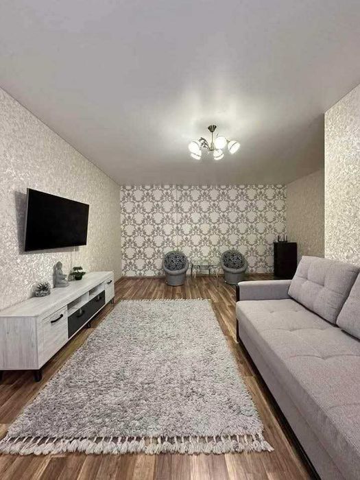 Продам 2 кімнатну великогабаритну квартиру на Кравчука