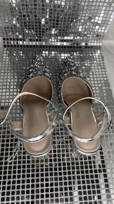 Туфлі срібні каміння на підборах прозорих | 39 розмір | 25 см стопа