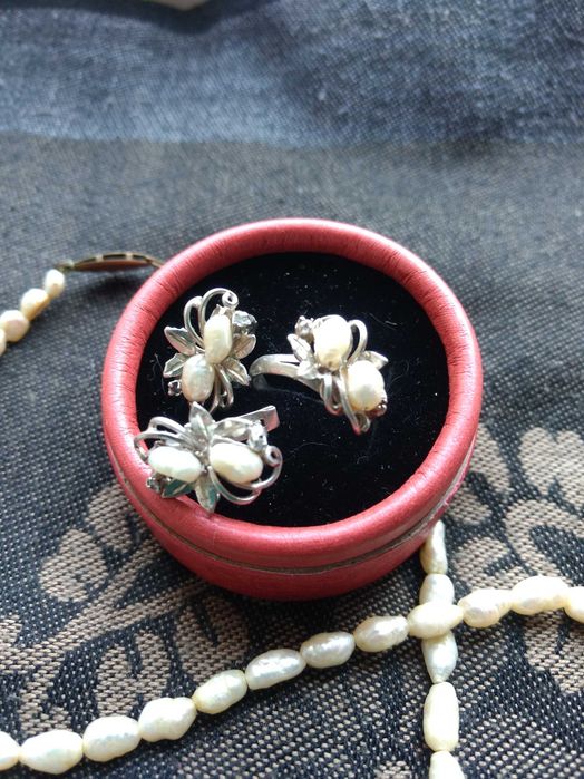 Серебрянные наборы с камнями