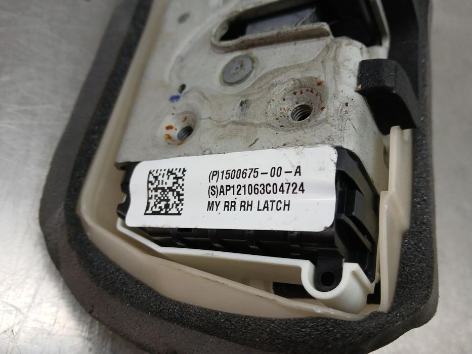 Fechadura / fecho porta trás direito TESLA Model 3 (5YJ3)