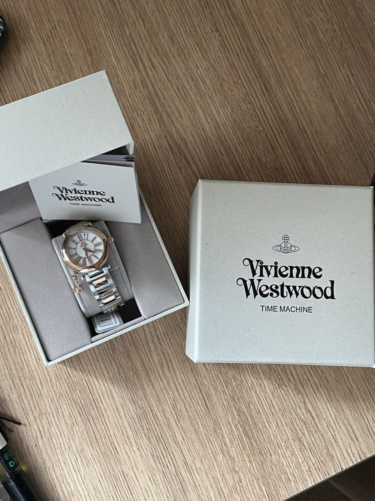 Новий годинник Vivienne Westwood