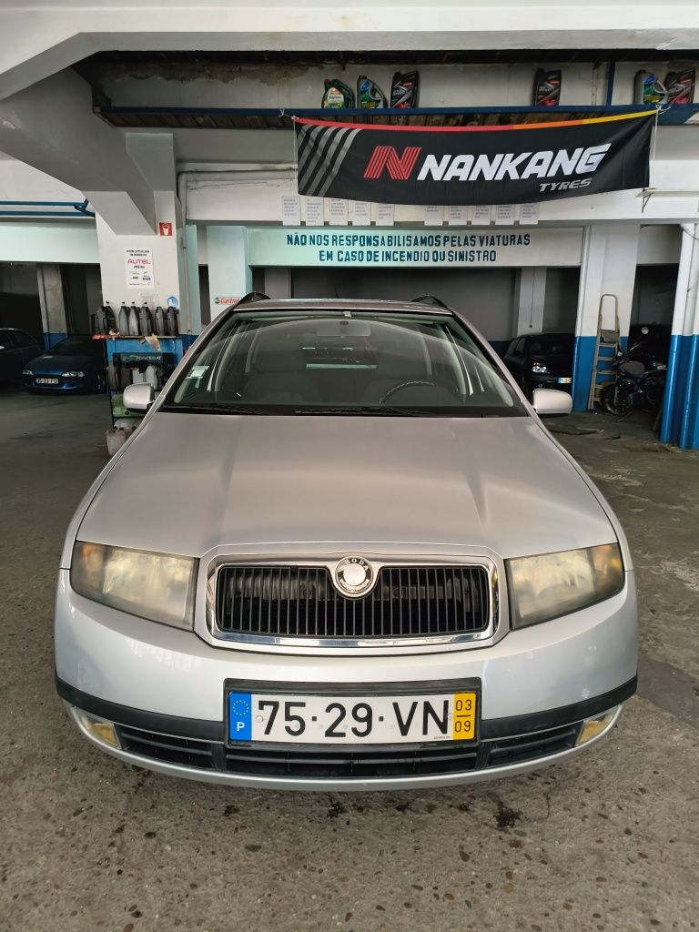 Skoda Fabia Break 1.2 ano 2003 apenas 200 mil kms