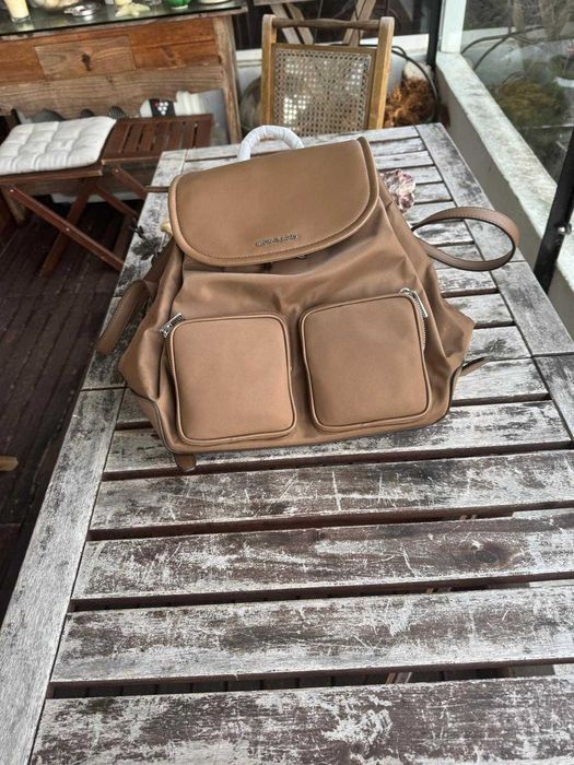 Mochila Michael Kors nova