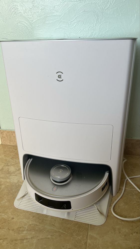 робот-пылесос Ecovacs Deebot T20 OMNI, как новый