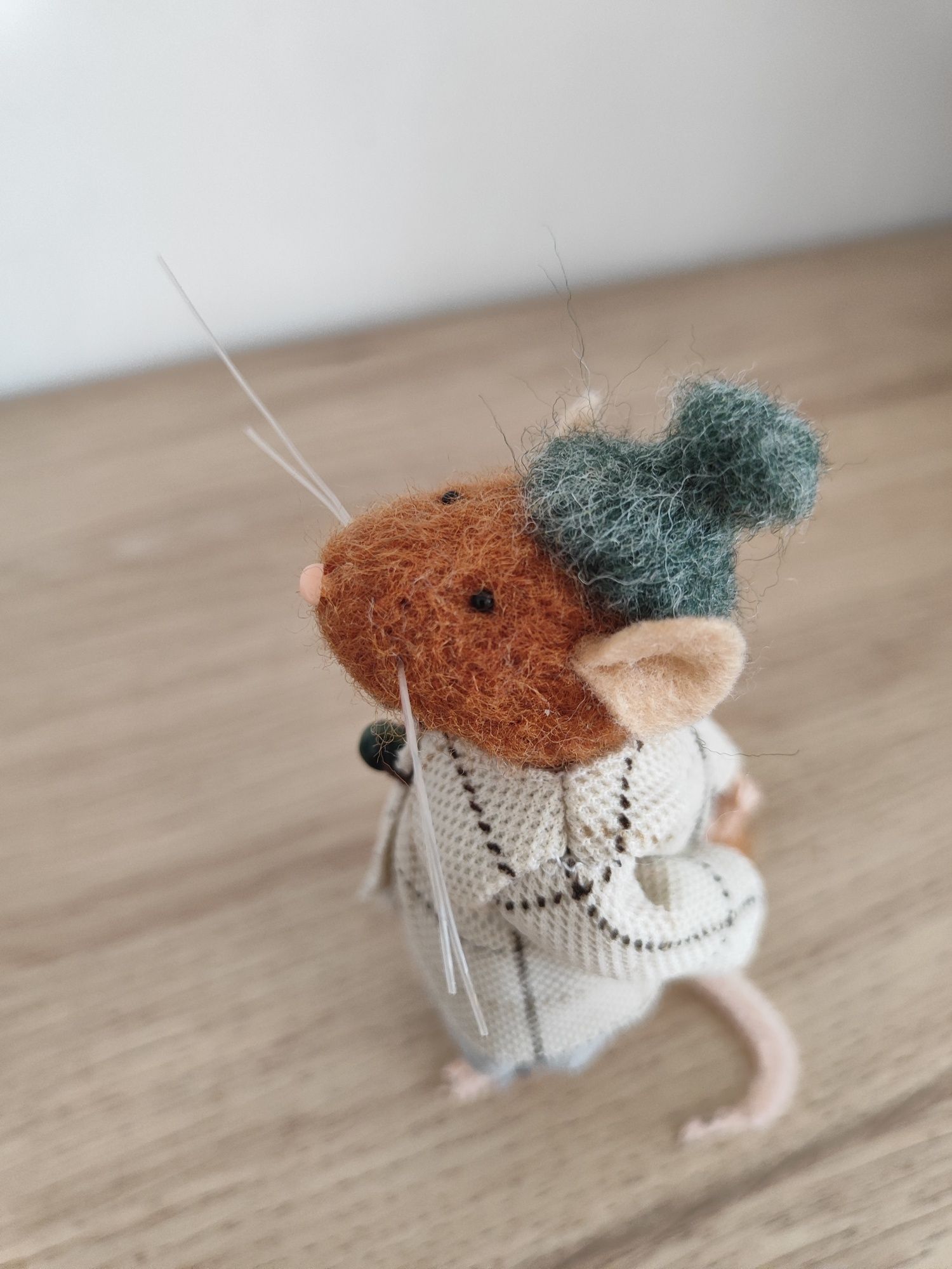 Myszka fiszka filc wełna czesankowa handmade na prezent jak maileg