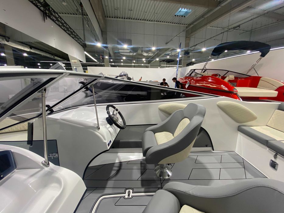 łódź motorowa nowa 630 z otwartym pokładem od mboats