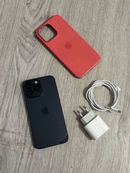 Iphone 15 pro max 256gb trincado trazeira de resto 100%