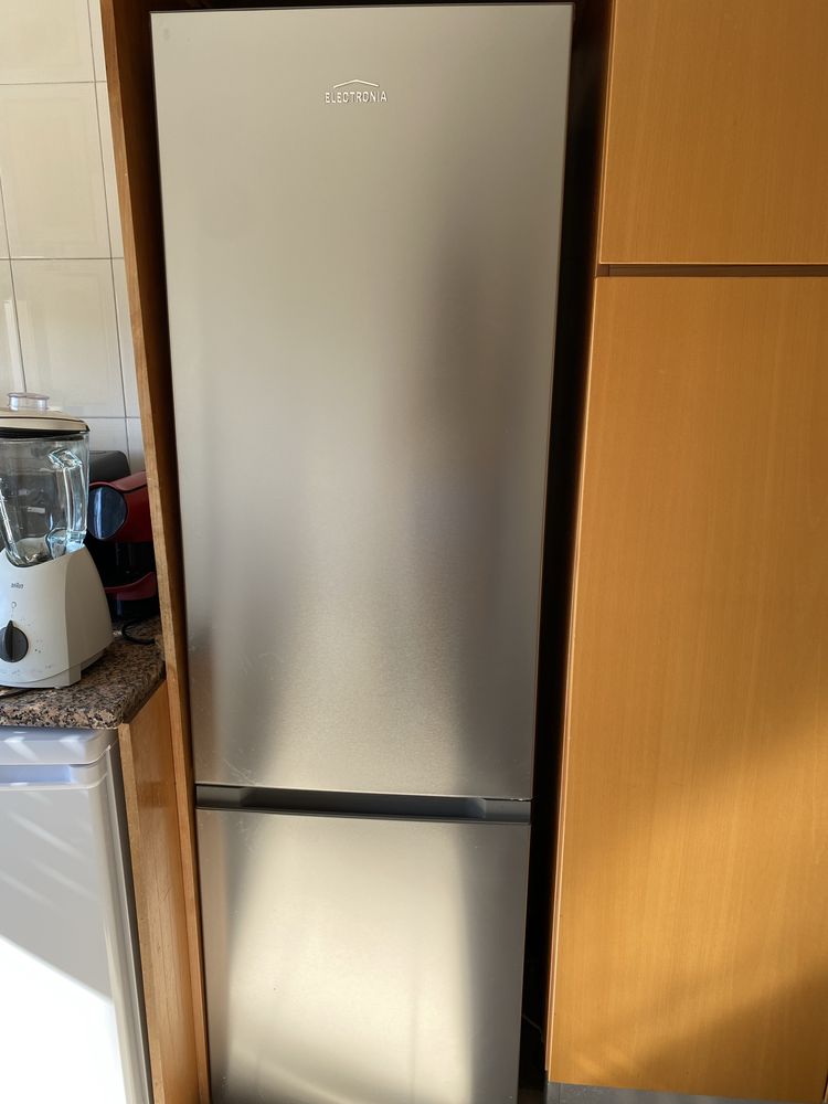 OPORTUNIDADE FRIGORIFICO CINZENTO MATTE