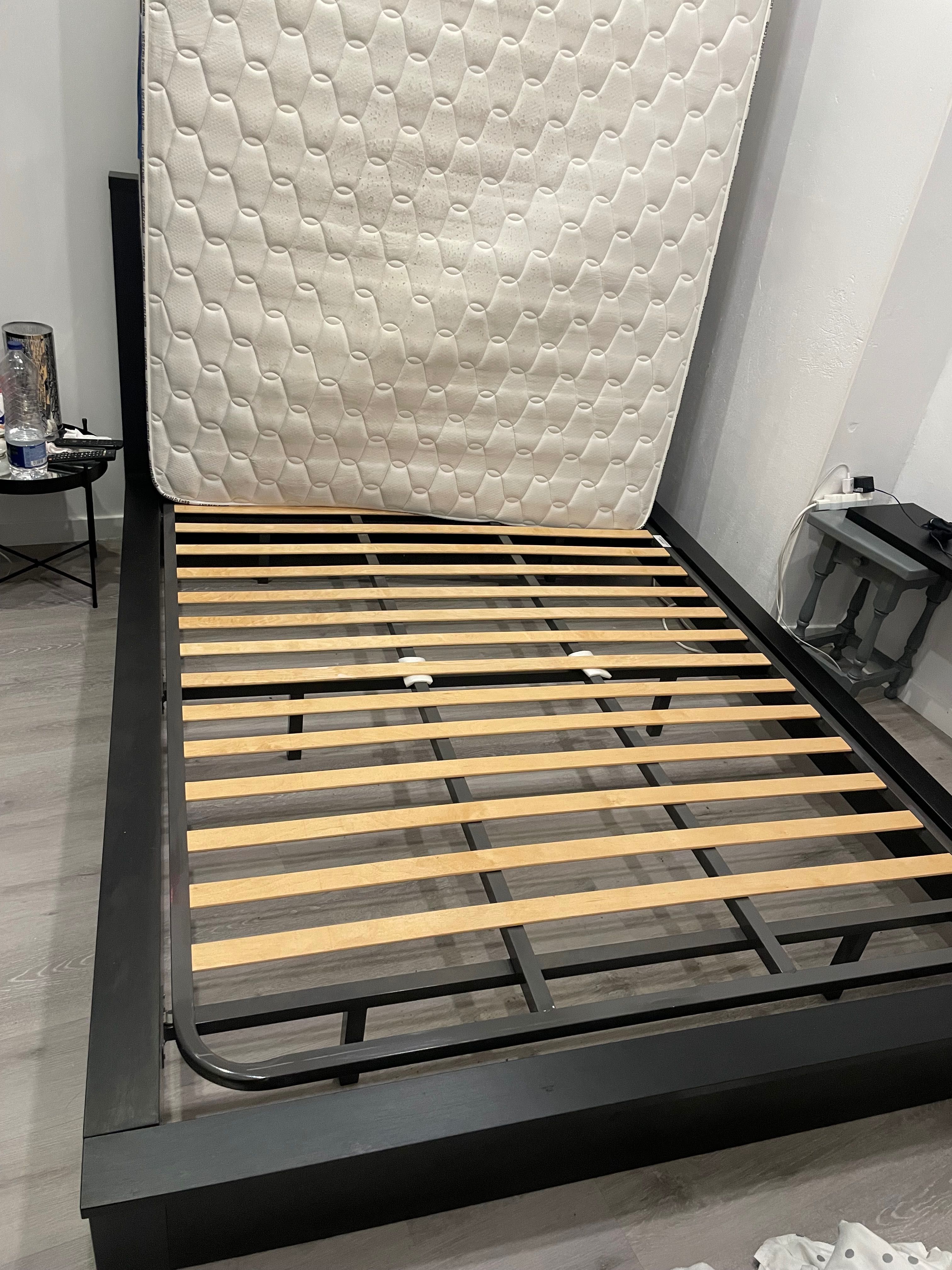 Jogo de Quarto, Cama, guarda-roupa e mesa de cabeceira