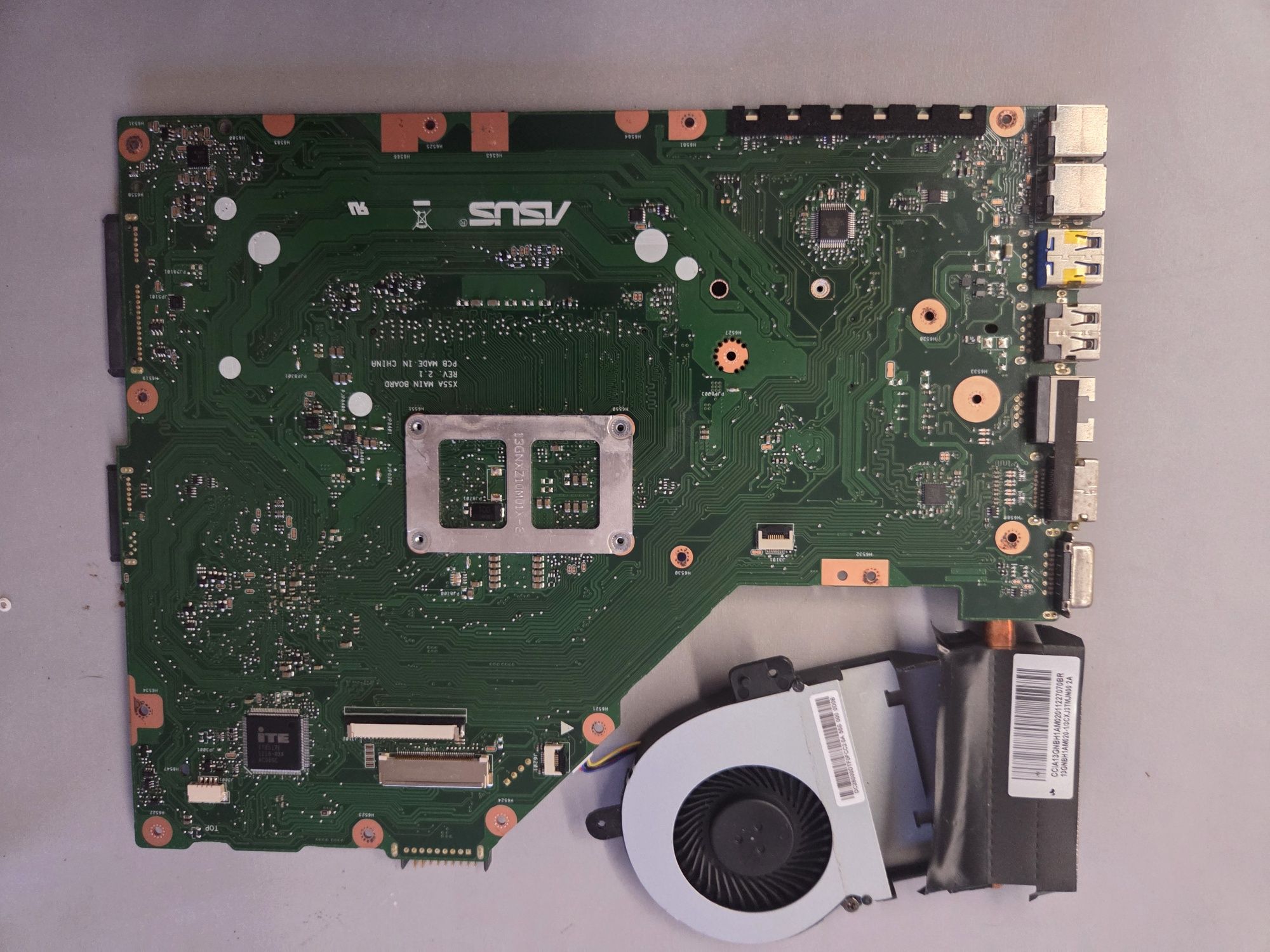 Sprzedam sprawny płytę głowną do laptopa ASUS X55A (Patrz zdjecia)