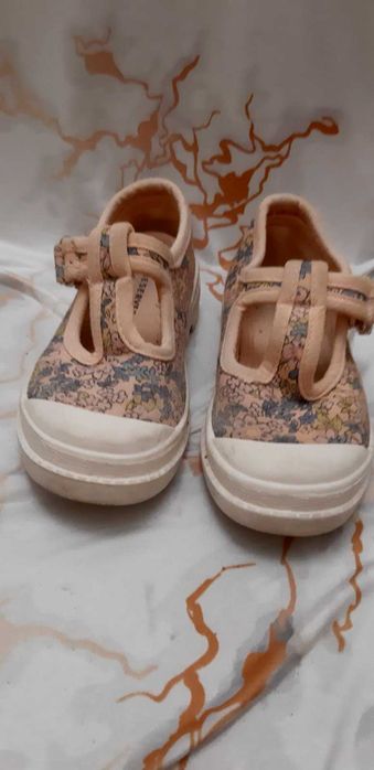 ботики, тапки, чобітки