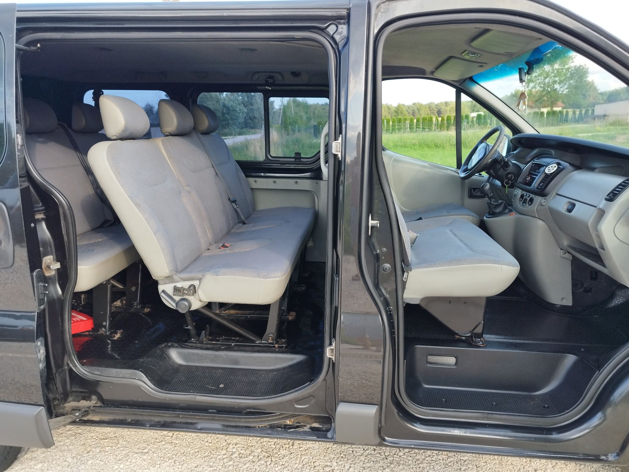 Renault Trafic 2.5DCi 140 9 Osobowy Klima Alufelgi Zadbany