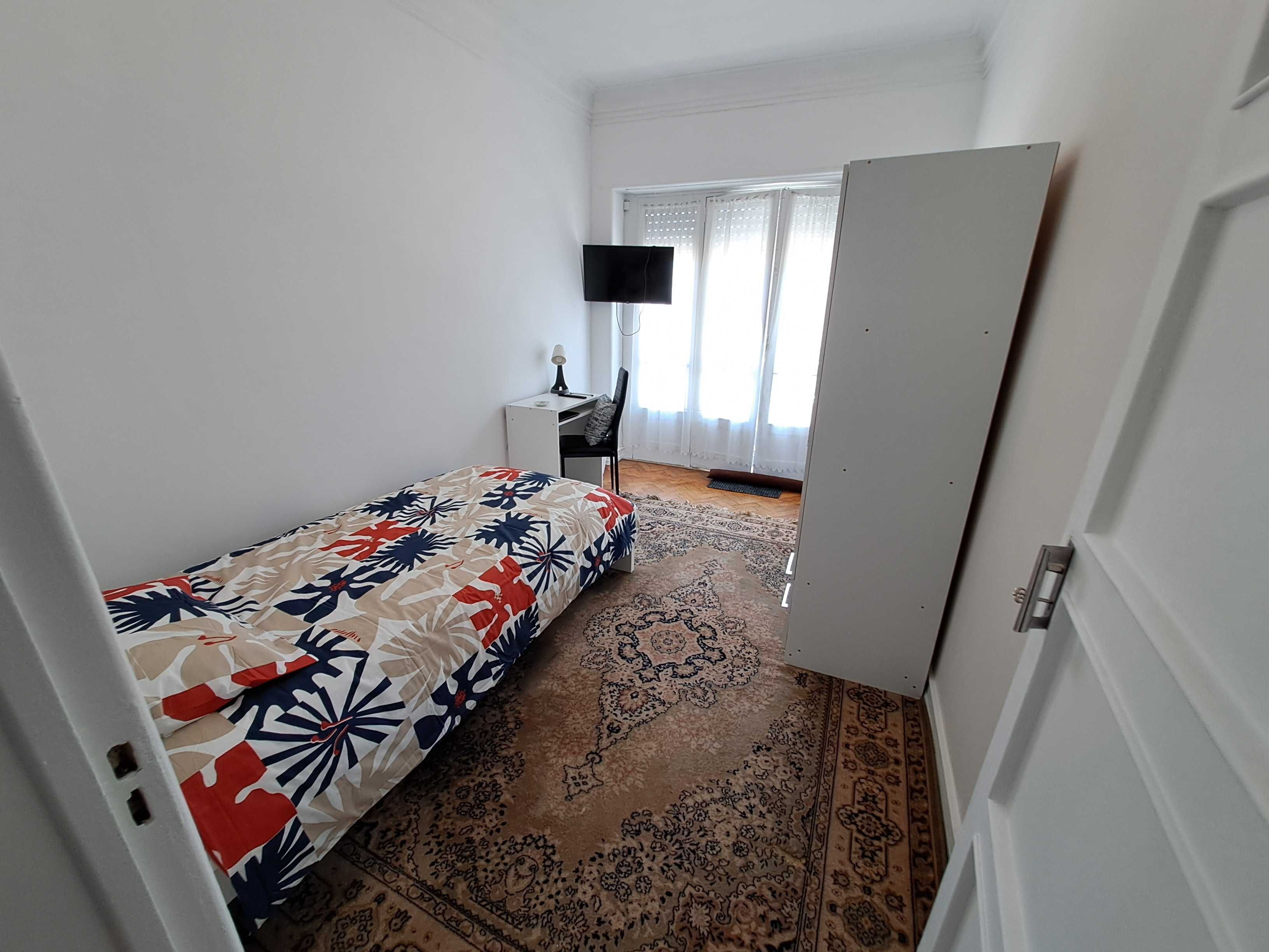 Quartos Disponíveis na Av. Forças Armadas ( Cidade Universitária )