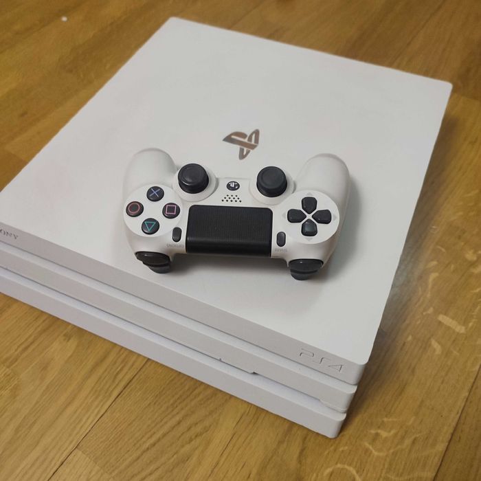 PS4 pro white 1TB