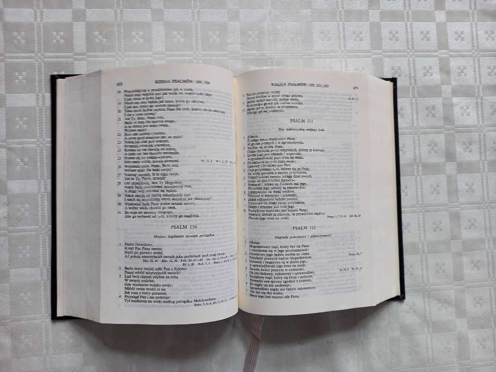 Pismo Święte Biblia Warszawska 1992 r mały format twarda okładka