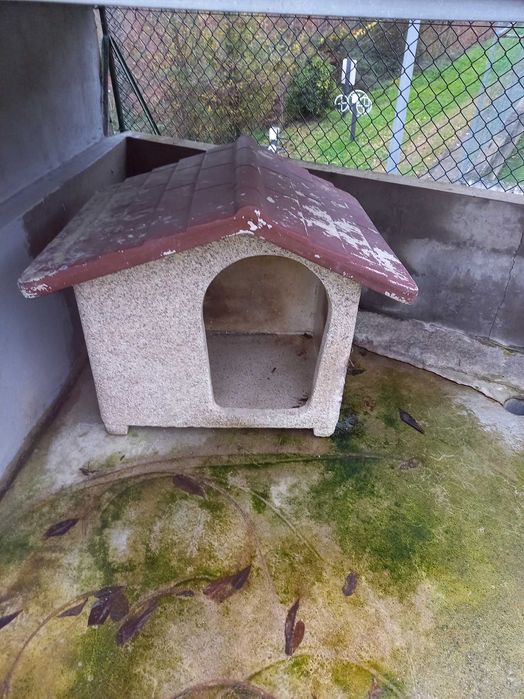 Casota de Cão  (80 cm * 90 cm em betão)