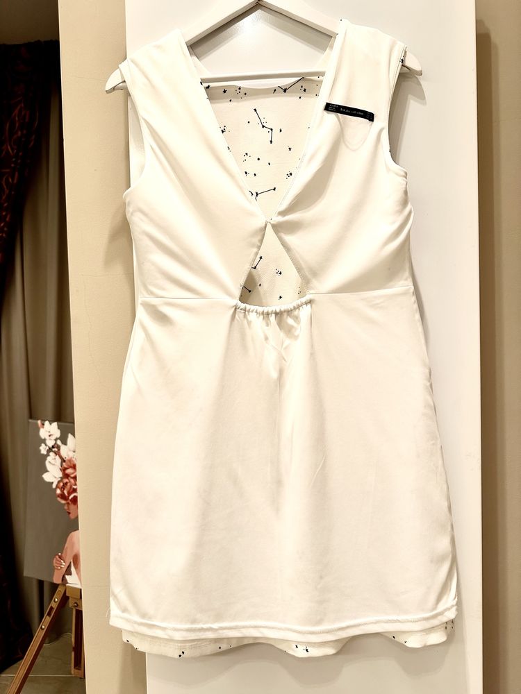 Белое платье Zara в созвездиях