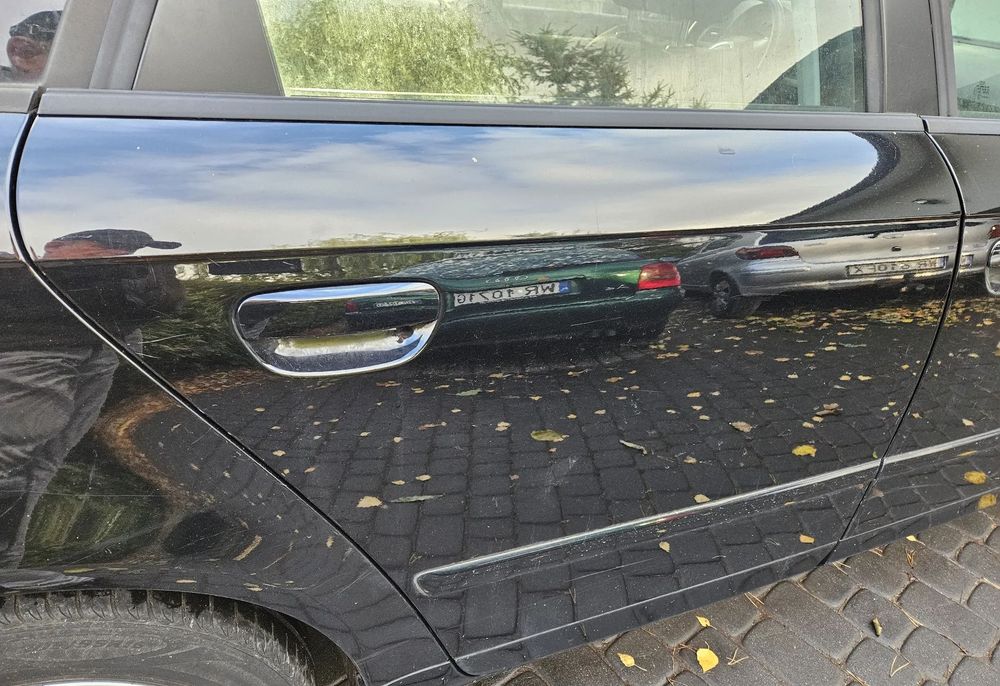 Audi A4 B7  drzwi tył tylne prawe  LY9B