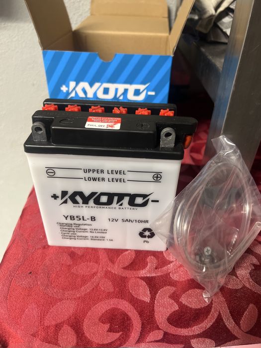 Bateria moto/scooter 12v 5Ah nova nunca usada com garantia