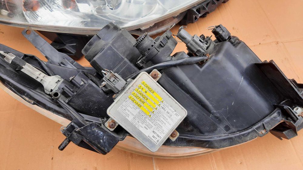 lampa przód lampy przednia Mazda 5 V  ksenon