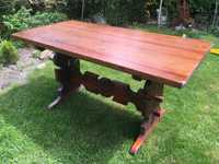 Stół drewniany w stylu zakopiańskim.
