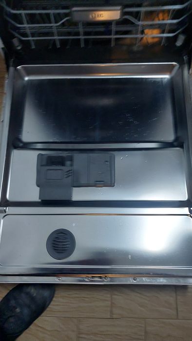 Máquina de lavar loiça LG D1453WF TEM UMA AVARIA NO motor de paço