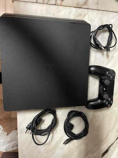 PS 4 em bom estado com 3 jogos
