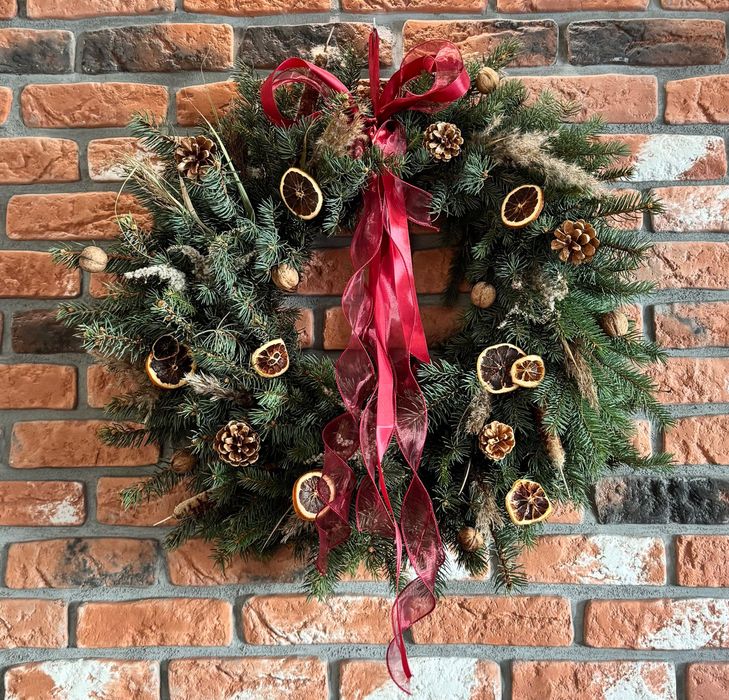 Duży wieniec na drzwi 70 cm. Świerk naturalny