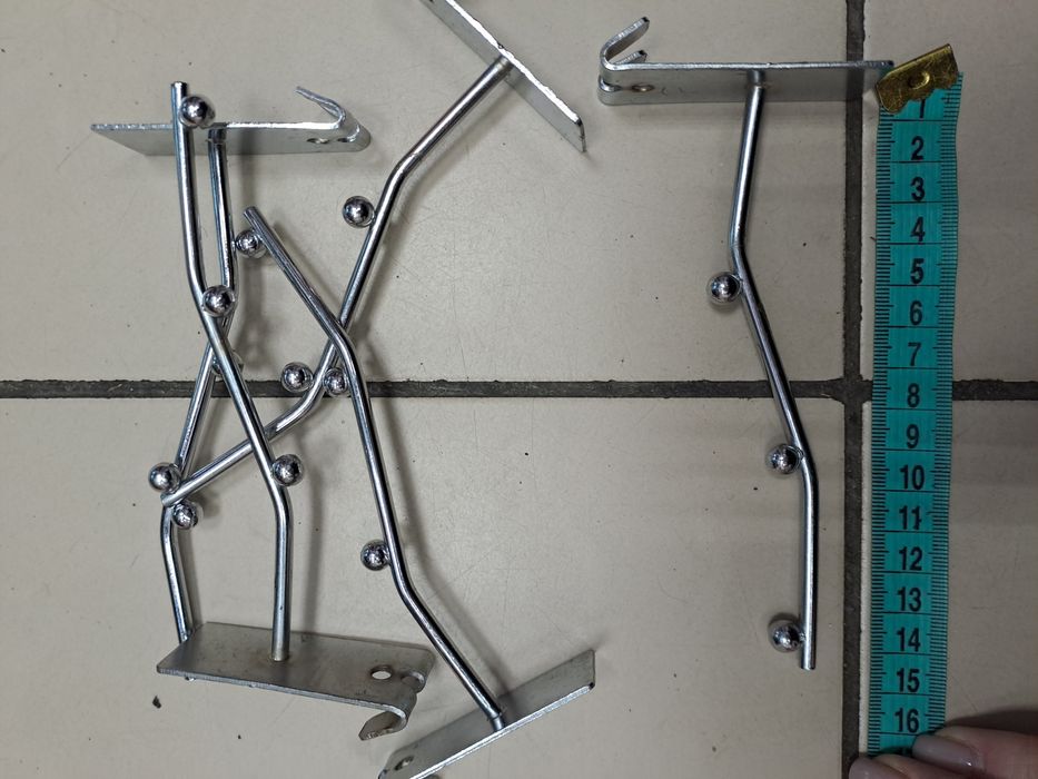 Кронштейн флейта на 3 кулі для торгівельної сітки