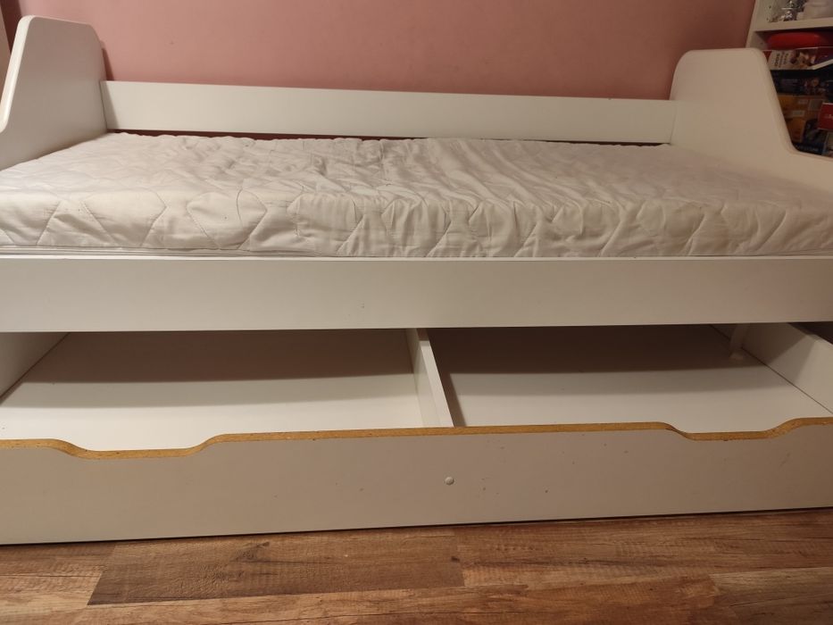 Łóżko jednoosobowe