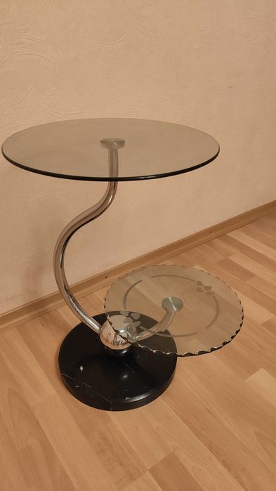 Скляний круглий стіл в ідеальному стані!