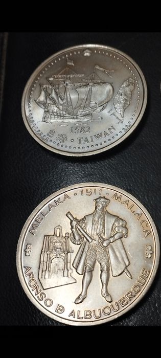 24 Moedas antigas de 200 Escudos