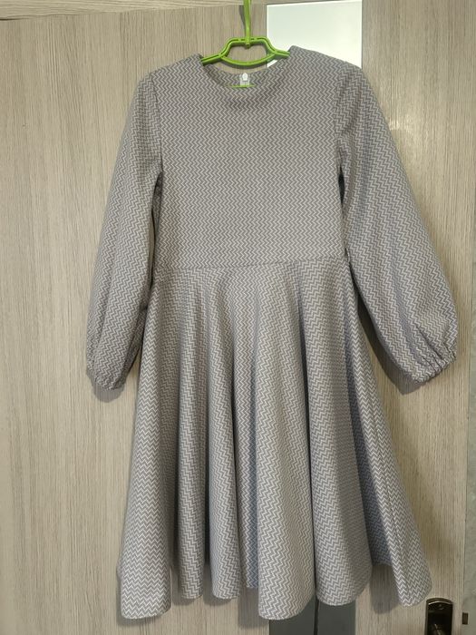 Продам дуже красиву сукню 134р