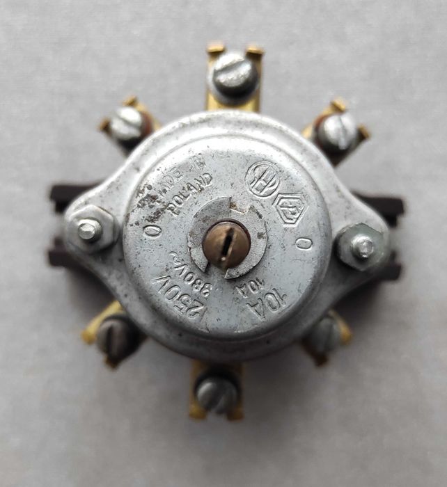 Wyłącznik bakelitowy natynkowy PRL