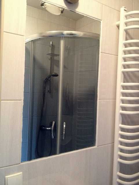 Pokój z własną łazienką, aneks kuchenny.