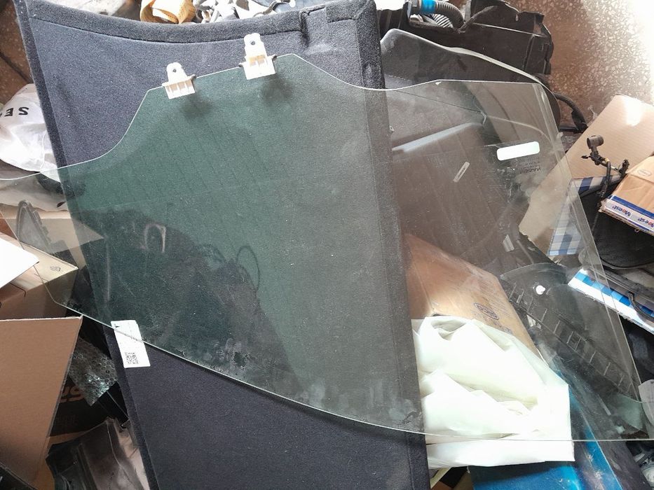 Оригінальне Скло Нісан   Рог т32 ліва сторона. 19 р.