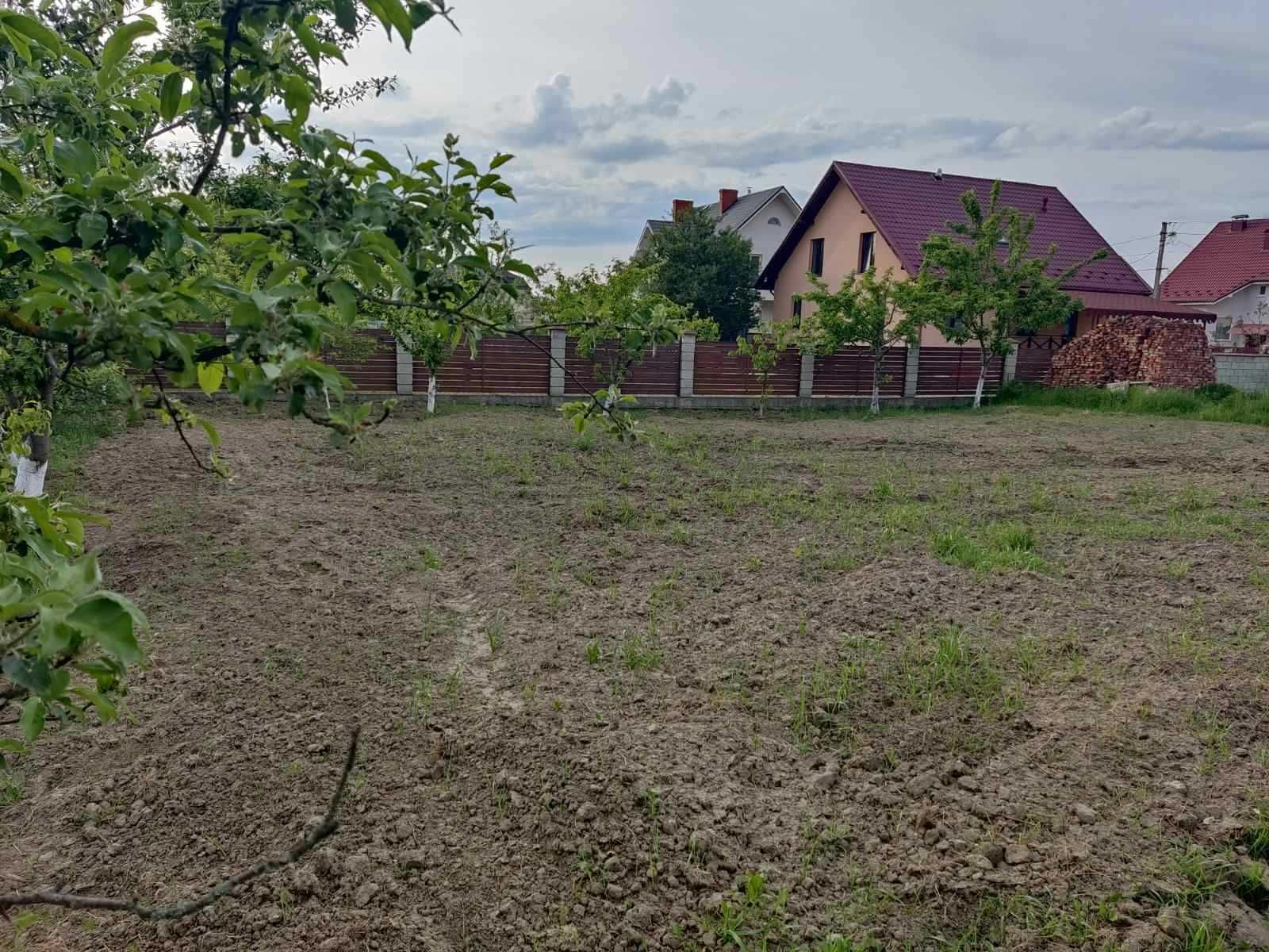 Продам земельну ділянку в місті (р-н Клузів, 10 сотих) під забудову
