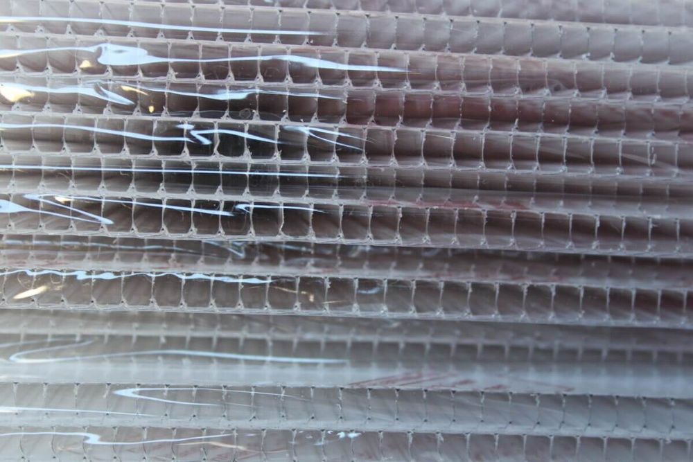 Poliwęglan komorowy 4 mm bezbarwny, 6x2,1m, 1 m², UV