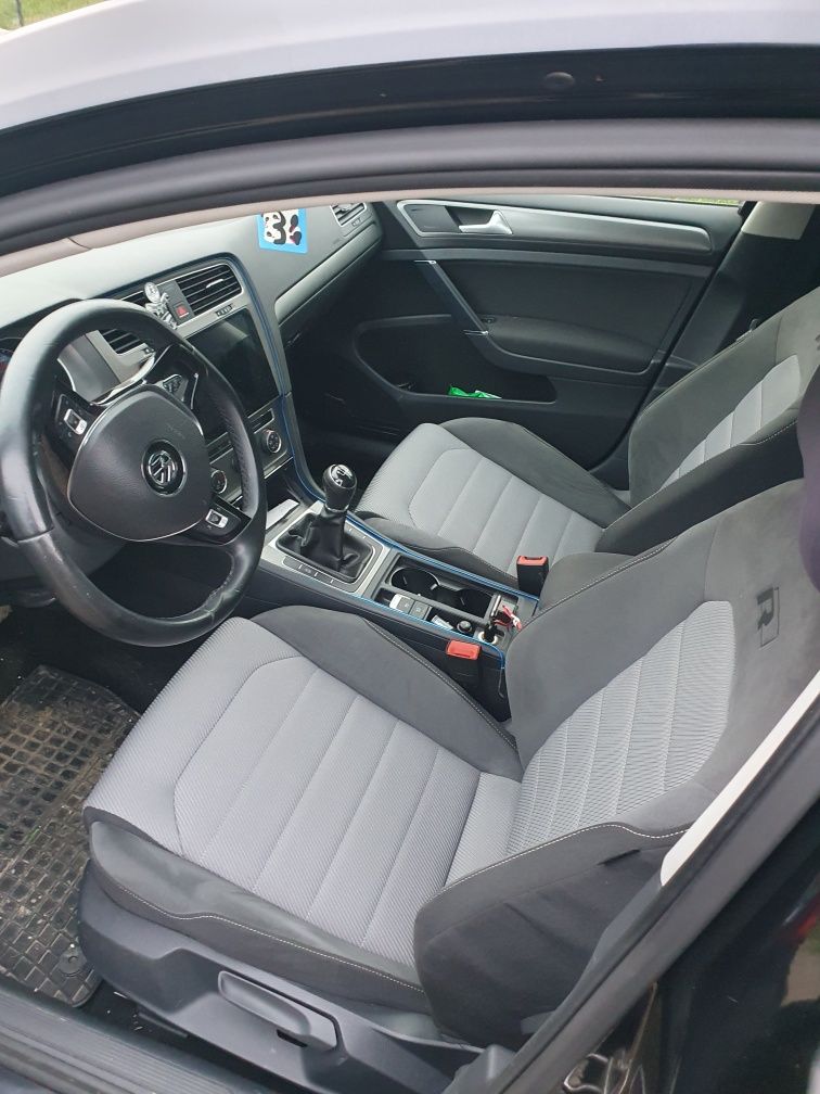 Volkswagen Golf 7  R-line kamera cofania 2 komplety alufelg .